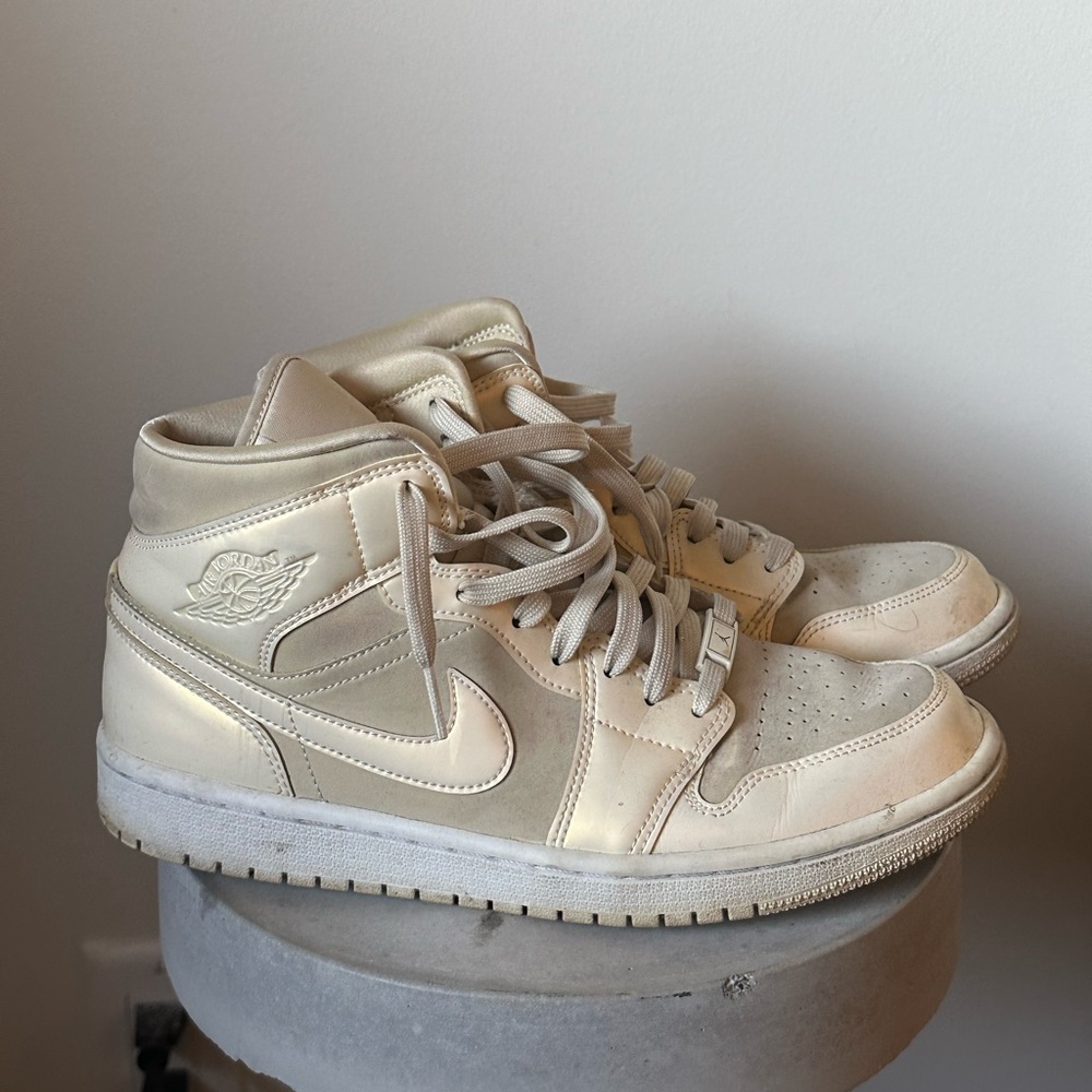 Air Jordan 1 Mid 'Lemon Yellow' (2019) - Women's US 9.5